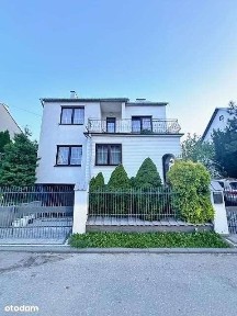 Przestronny dom z ogrodem i garażem w centrum miasta