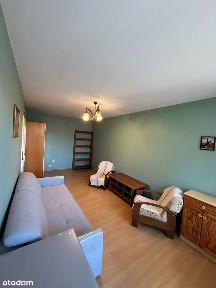 PIlczycka róg Maślickiej. Duża kawalerka, oddzielna jasna kuchnia.