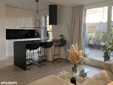 Dwupoziomowy apartament z dwoma tarasami, dwoma łazienkami i biurem