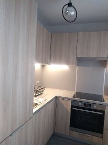 Przytulna kawalerka z widokiem na zieleń