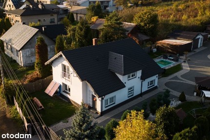 Komfortowy dom z basenem gotowy do zamieszkania.