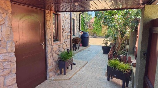 Dom jednorodzinny - 4 pokoje, salon, 2 łazienki