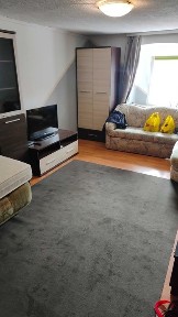 Kawalerka na wsi, umeblowana.