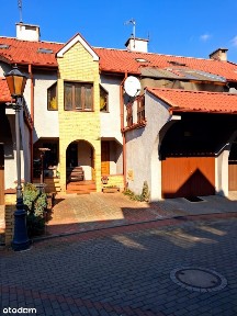 Sprzedam dom w zabudowie szeregowej z pomieszczeniem na lokal użytkowy