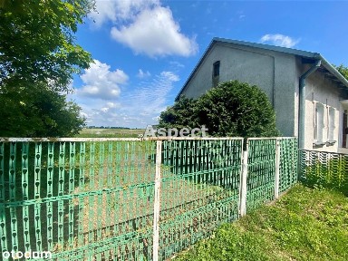 Dom położony zdaleka od miejskiego zgiełku