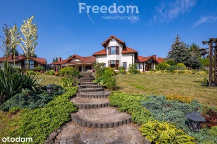 Rezydencja z linią brzegową jeziora Powidzkiego