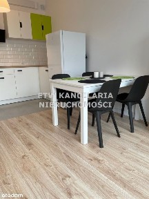 Nowy budynek, umeblowane 2 pokoje, balkon.