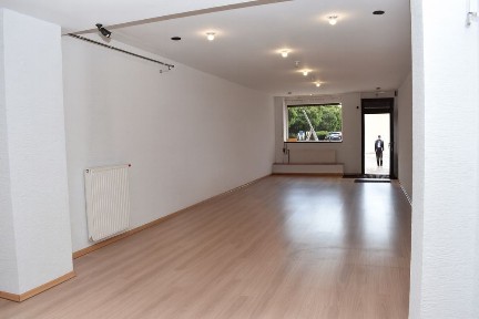 Wyjątkowa nieruchomość w sercu Pniew - idealna na biznes i mieszkanie!