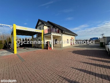 Dom z myjnią samochodową i sklepem w Czarnowie