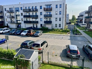 Nowy Apartament z Balkonem i Prywatnym Parkingiem