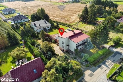 Dom z dwoma niezależnymi mieszkaniami