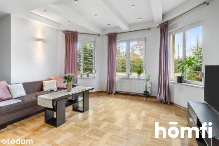 Dom parterowy z kawałkiem lasu brzozowego