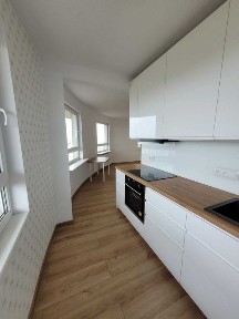 Chartowo Tower, Kawalerka po remoncie z balkonem