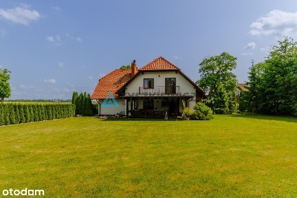 Dom z dużą działką.