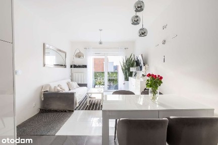 Eleganckie, w pełni umeblowane mieszkanie z balkonem i parkingiem