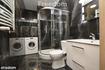 Dom podzielony na mieszkania pod wynajem.