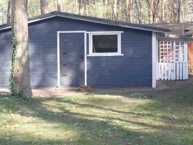 Domek letniskowy w lesie nad rzeką po generalnym remoncie. Ośrodek