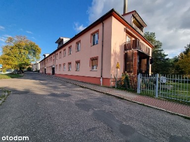 Przytulne mieszkanie na parterze - idealne miejsce do zamieszkania.