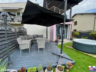 Dom z świetnej lokalizacj z tarasem i garażem.