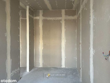 Kawalerka na parterze w trakcie remontu