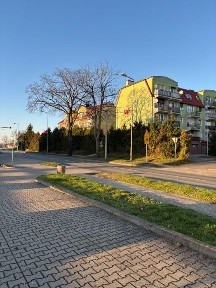 Słoneczna kawalerka na pierwszym piętrze