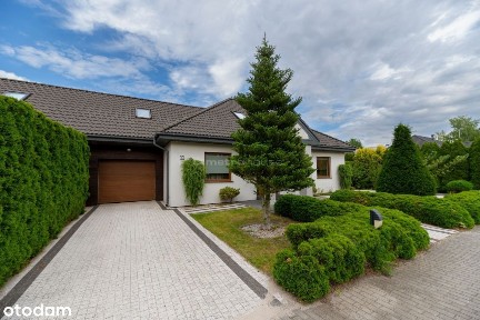 Nietuzinkowy dom w Rozgartch na zamkniętym osiedlu