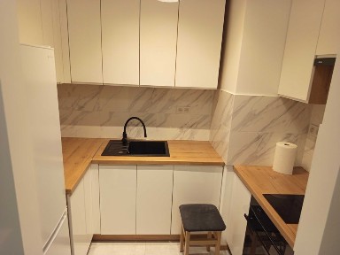 Kawalerka do wynajęcia na Al. Krakowskiej 281A