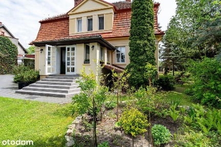 Willa w klasycznym stylu z ogrodem