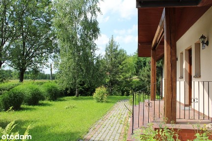 Wiatowice - parterowy dom wolnostojący, działka o powierzchni 1880m2.