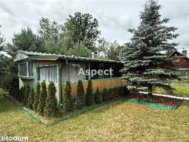 Działka rekreacyjna z dwoma domkami przy lesie