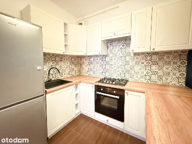 Zadbane 2-pokojowe mieszkanie z garażem. Okazja!