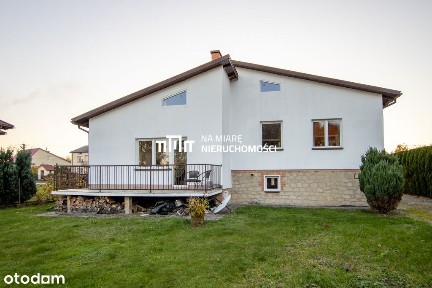 Dom w dobrej lokalizacji | Media