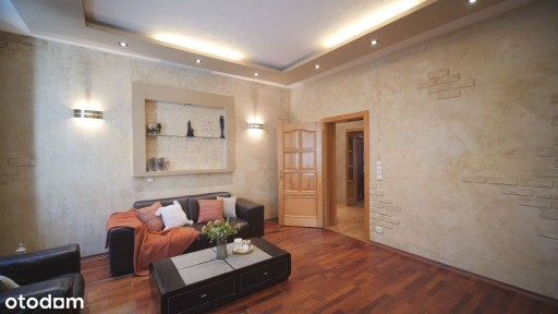 Trzy pokoje w pięknej kamienicy blisko Placu Zgody