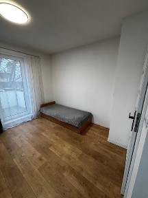 W mieszkaniu pokój, 3 przystanki od Mordoru,Warszawa Włochy/Okęcie