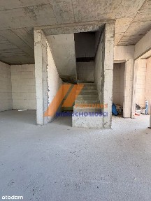 Segment z ogrodem i poddaszem użytkowym.