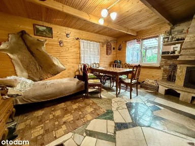 Piękna zadrzewiona działka z domkiem letniskowym.