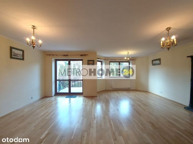 Znakomita lokalizacja, bogata infrastruktura, spokojna okolica !