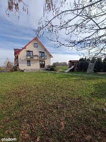 Przestronny dom z garażami i dużą działką