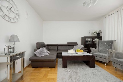 Sprzedam przestronne mieszkanie z klimatyzacją