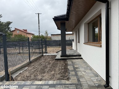 Dom parterowy w otulinie lasu