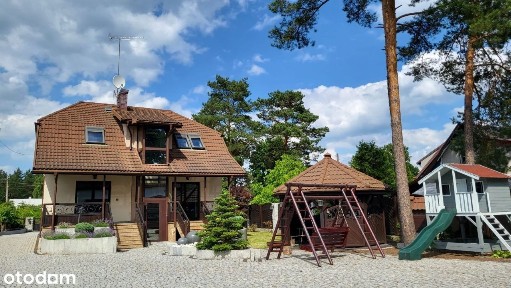 Dom jednorodzinny z dużym garażem wolnostojącym