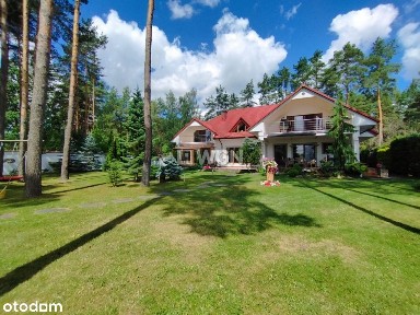 Dom z linią brzegową Jeziora Ełckiego