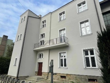 Lokal mieszkalny (9) w centrum Jasła, II piętro, 80,22 m.kw. + piwnica