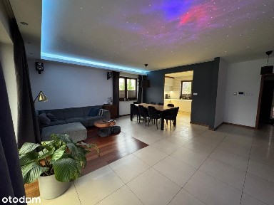 Dom do wprowadzenia w otulinie zieleni.