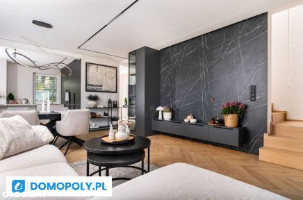 Dom otoczony terenami zielonymi, wysoki standard!