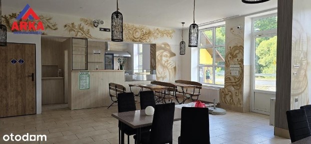 Budynek Handlowo-mieszkalny przy głównej drodze