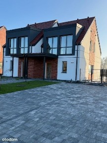 Nowoczesny Dom Nad Stawem