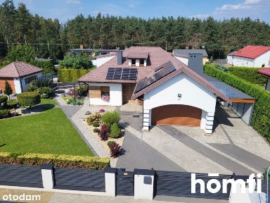 Inteligenty Dom Z Pięknym Ogrodem