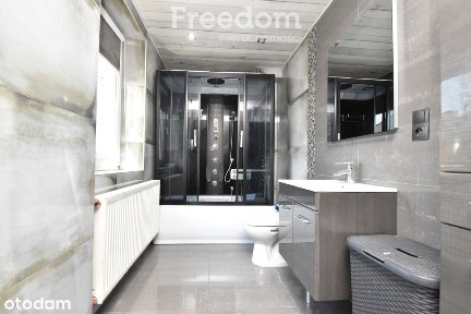 Dom z dużą działką, garażem i pom. gospodarczymi.