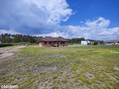 Sprzedam dom w stanie surowym zamkniętym na dużej działce